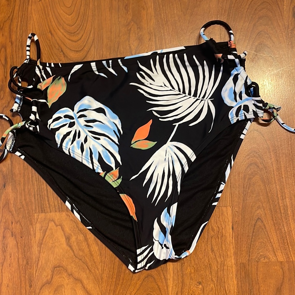 Women swim bottom size L